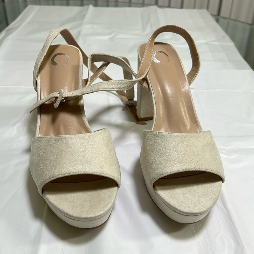 JOURNEE COLLECTION
Women's Nairri Platform Block Heel Dress Sandals, Size 9.5